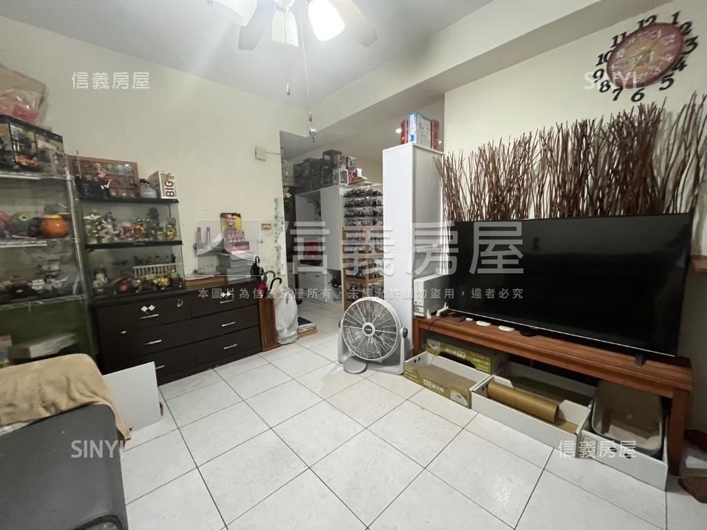 台北大道景觀四房加車位房屋室內格局與周邊環境