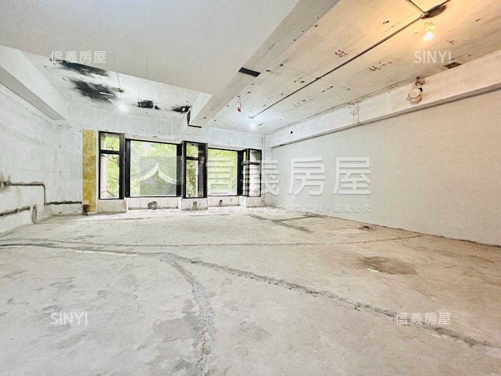 珍藏華威藏玉尊爵大戶車位房屋室內格局與周邊環境