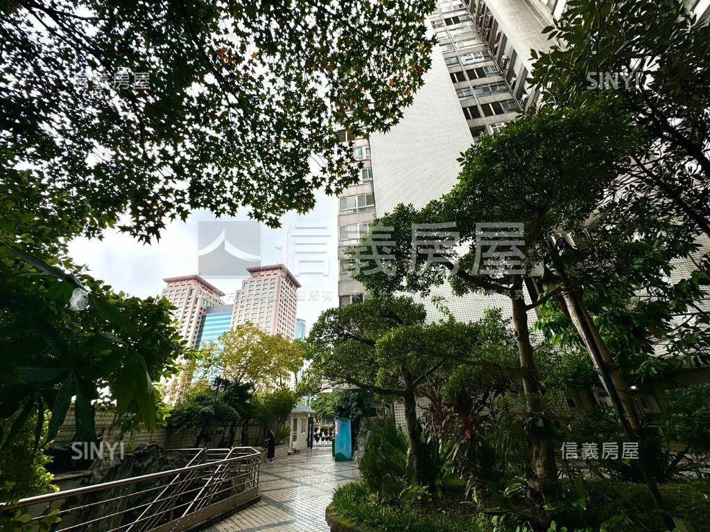 板橋萬坪公園．電梯五房房屋室內格局與周邊環境