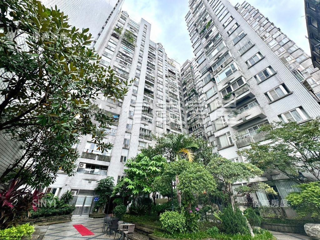 板橋萬坪公園．電梯五房房屋室內格局與周邊環境