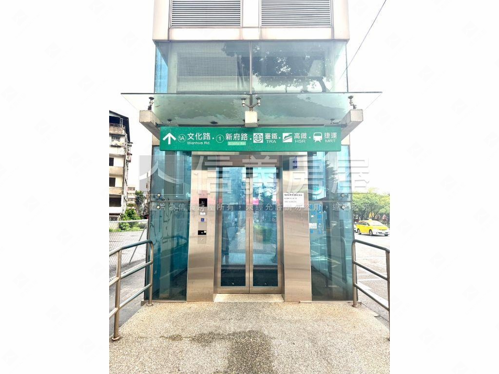 板橋萬坪公園．電梯五房房屋室內格局與周邊環境