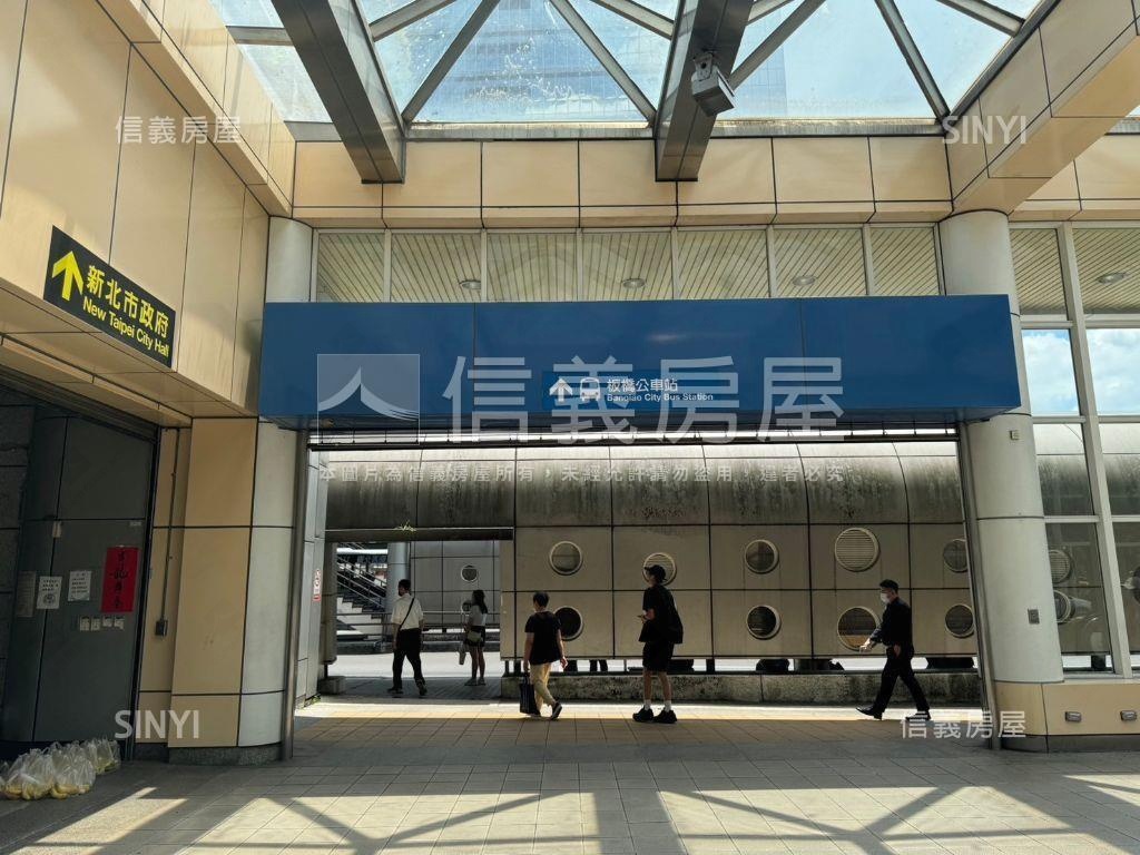 板橋萬坪公園．電梯五房房屋室內格局與周邊環境