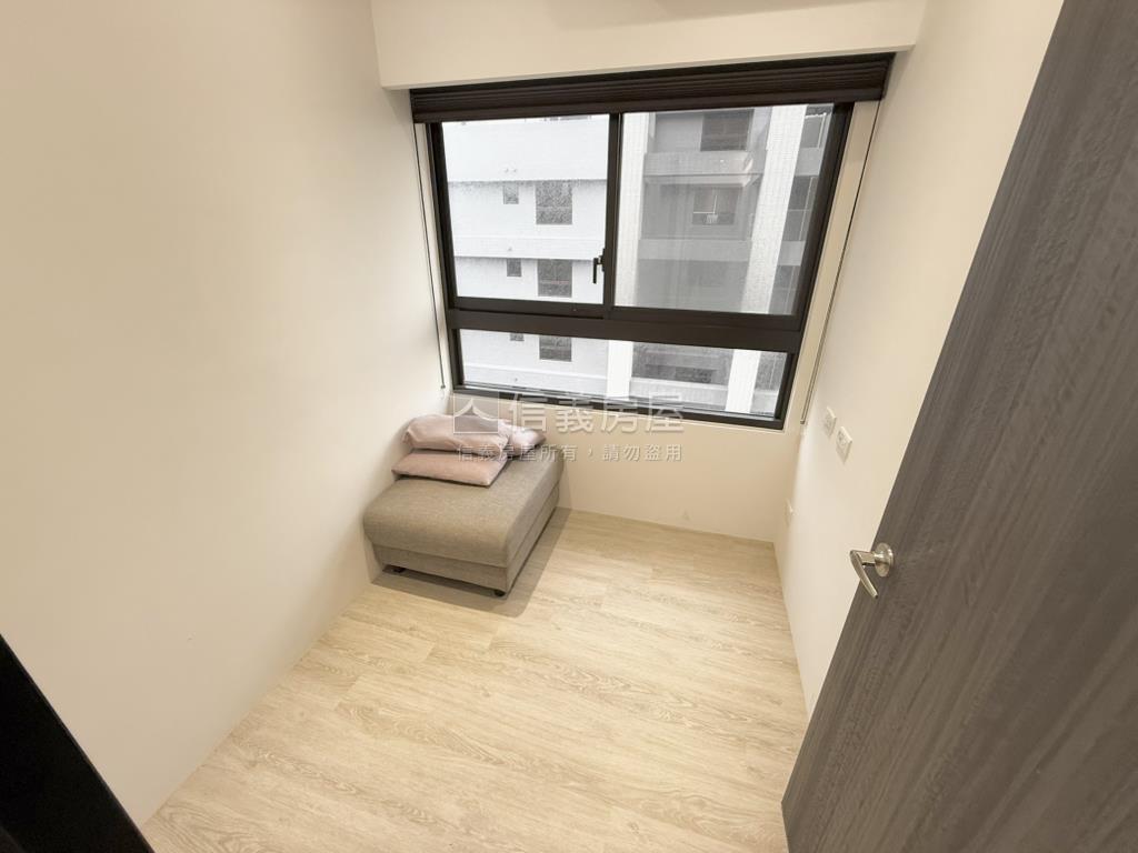 遠眺１０１精裝三房車位房屋室內格局與周邊環境