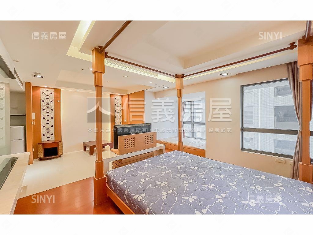 先看這間世界之心一房平車房屋室內格局與周邊環境