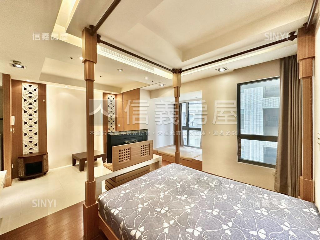 先看這間世界之心一房平車房屋室內格局與周邊環境