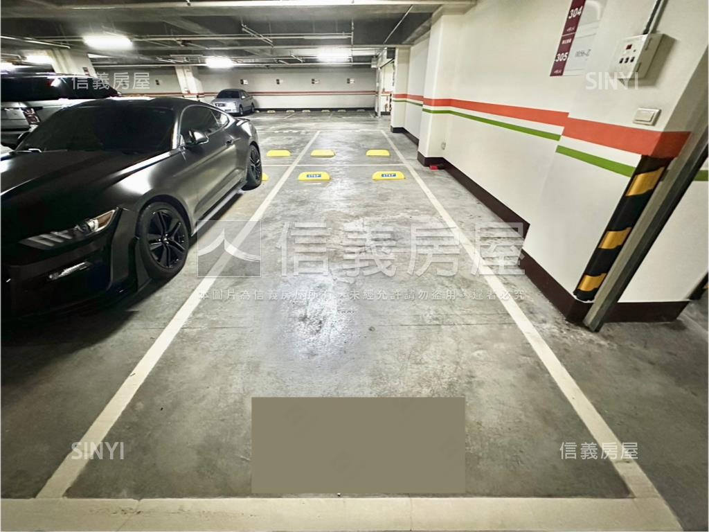 先看這間世界之心一房平車房屋室內格局與周邊環境