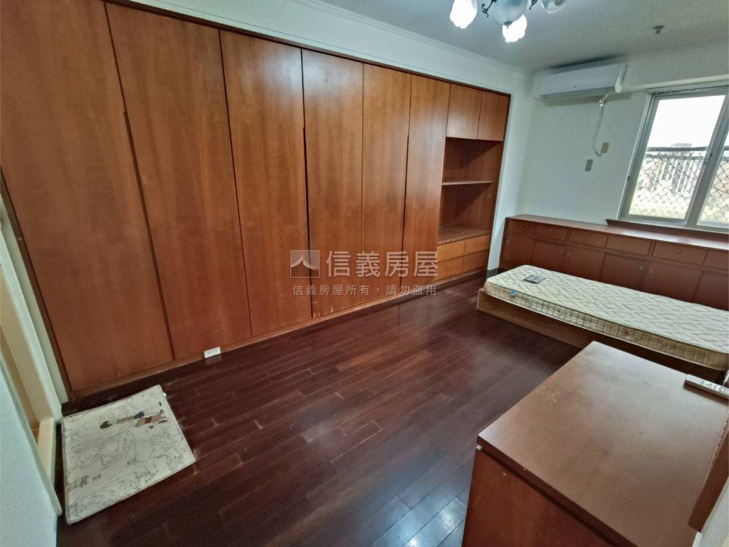 堅山河堤當代國寶四房平車房屋室內格局與周邊環境