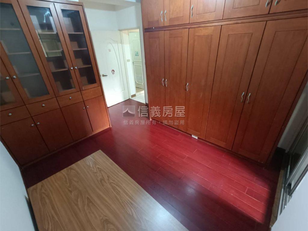 堅山河堤當代國寶四房平車房屋室內格局與周邊環境