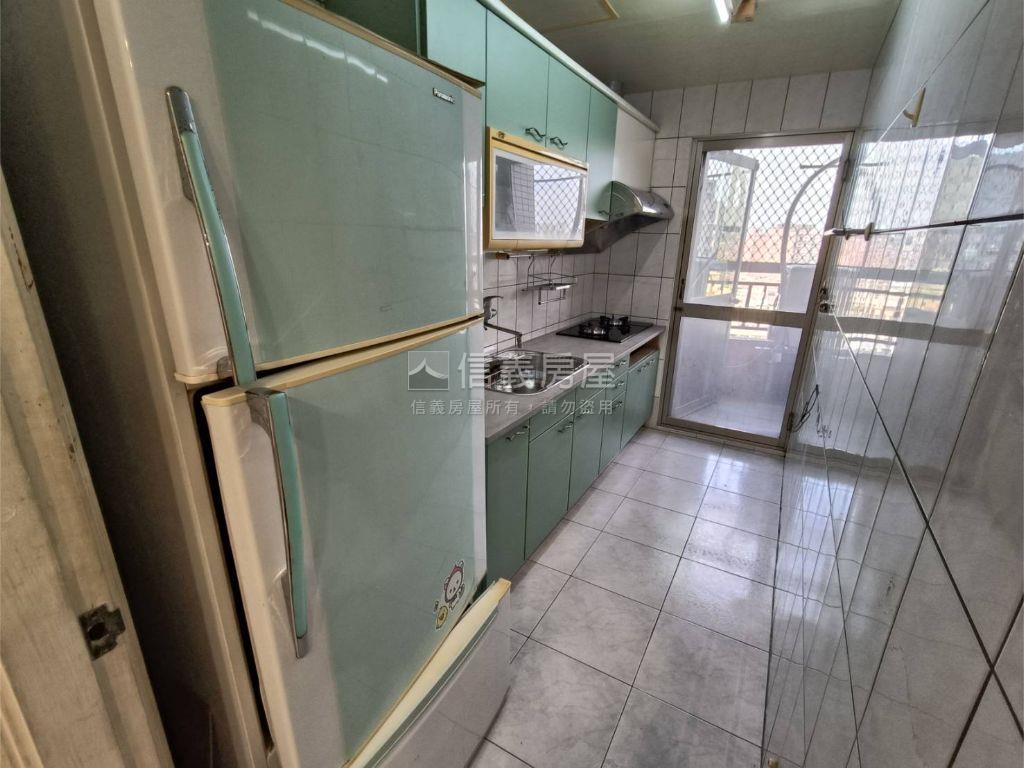 堅山河堤當代國寶四房平車房屋室內格局與周邊環境
