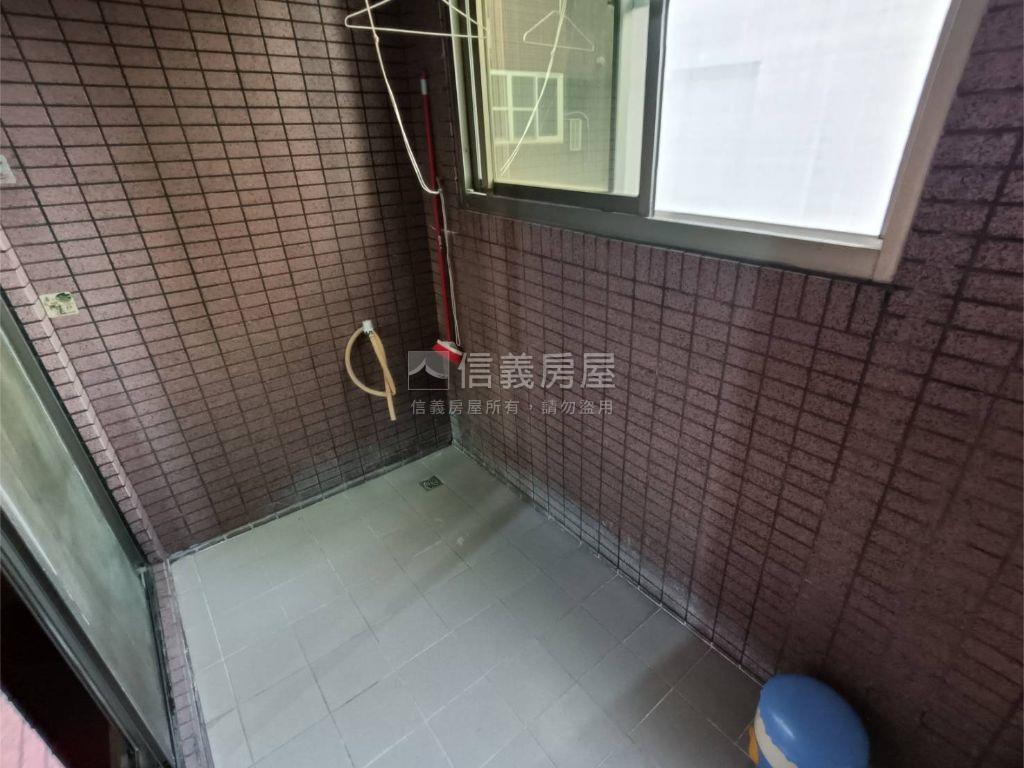 堅山河堤當代國寶四房平車房屋室內格局與周邊環境