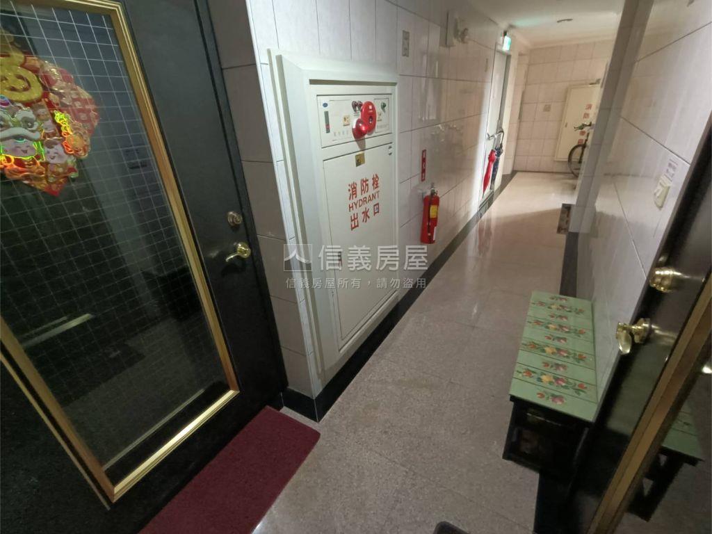 堅山河堤當代國寶四房平車房屋室內格局與周邊環境