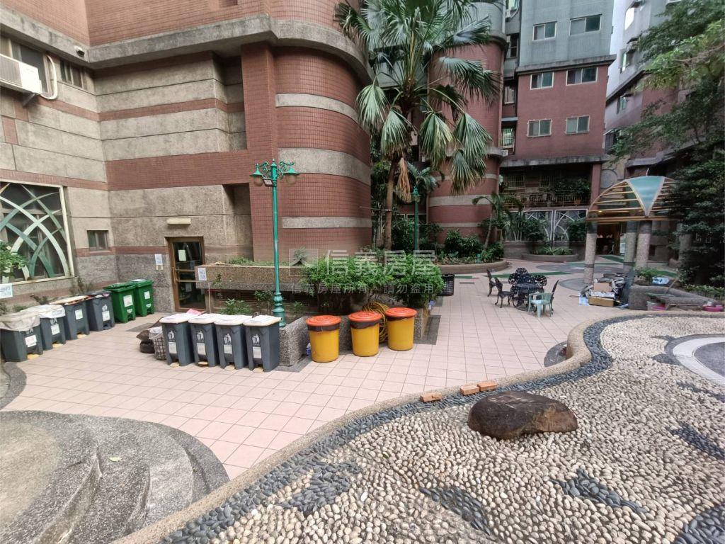 堅山河堤當代國寶四房平車房屋室內格局與周邊環境