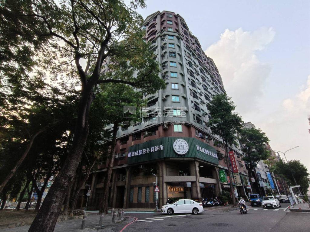 堅山河堤當代國寶四房平車房屋室內格局與周邊環境