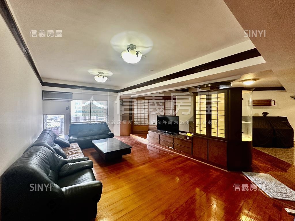 高樓景觀捷運四房房屋室內格局與周邊環境