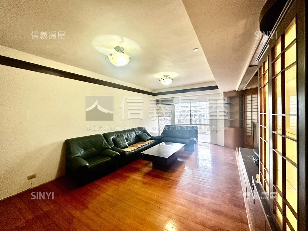 高樓景觀捷運四房房屋室內格局與周邊環境