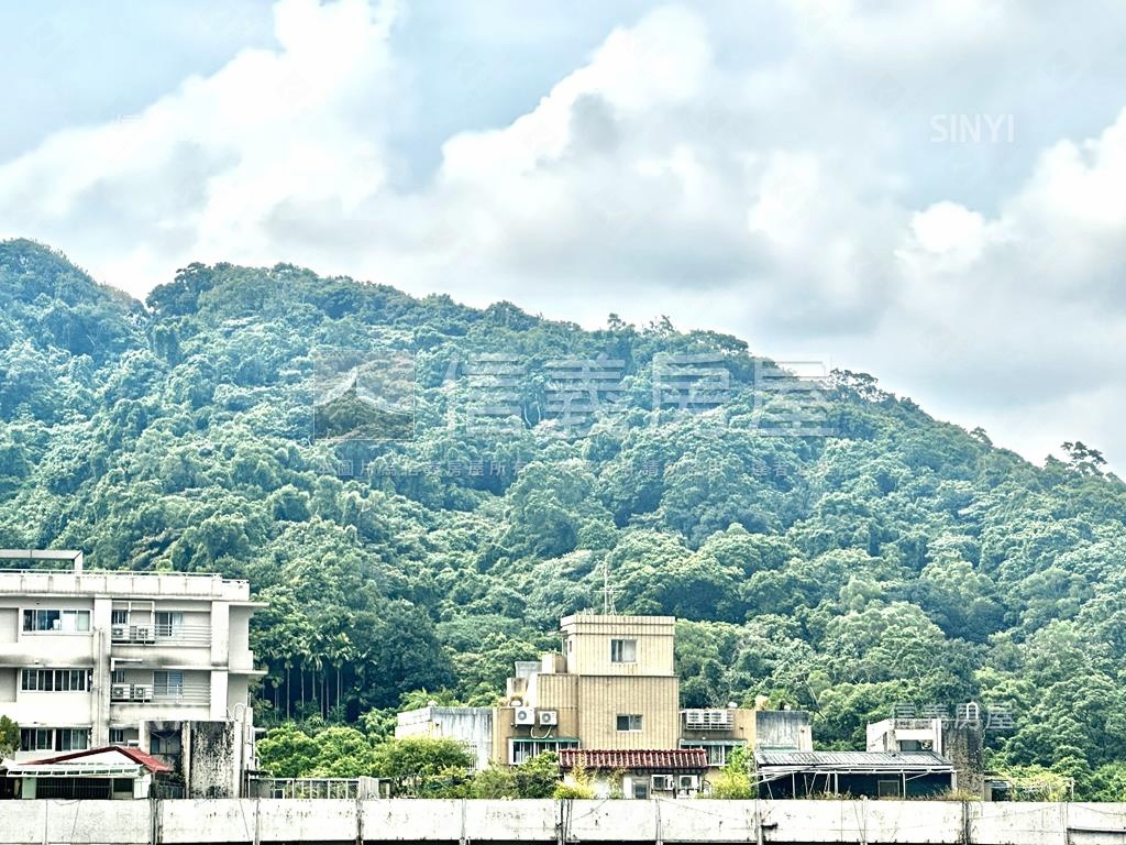 高樓景觀捷運四房房屋室內格局與周邊環境