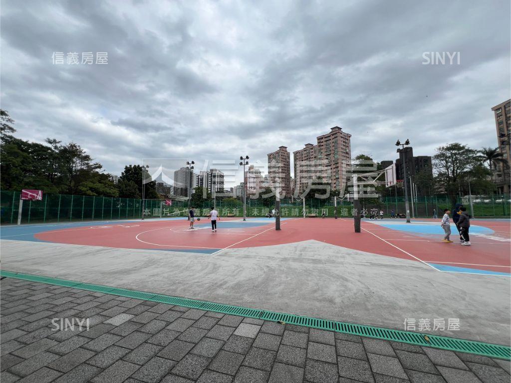 三面採光雙衛開窗三房車位房屋室內格局與周邊環境