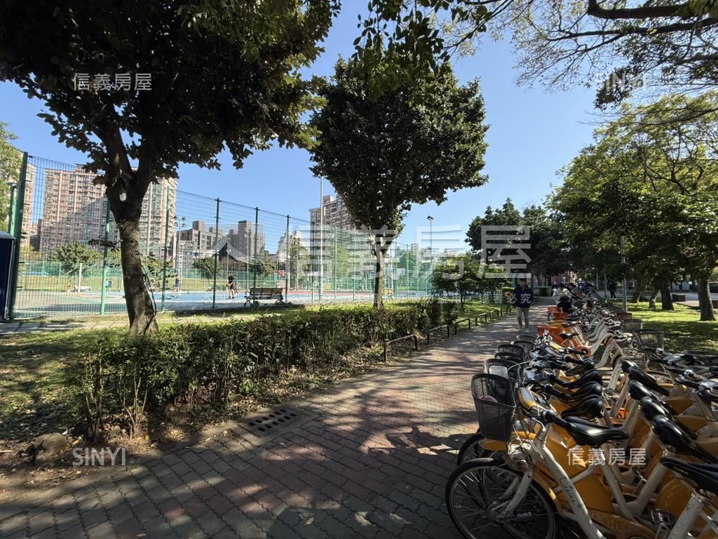 三面採光雙衛開窗三房車位房屋室內格局與周邊環境