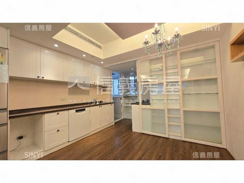 世紀名人裝潢高樓房屋室內格局與周邊環境