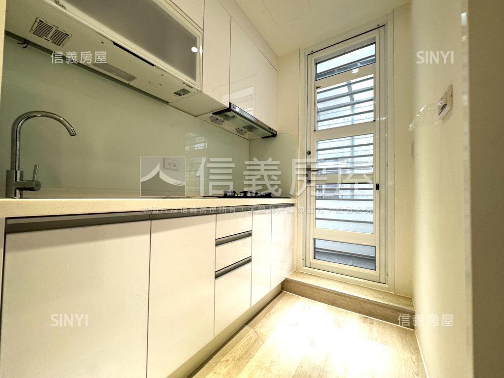 近捷運•邊間公寓•免裝潢房屋室內格局與周邊環境