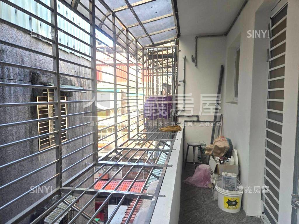 近捷運•邊間公寓•免裝潢房屋室內格局與周邊環境