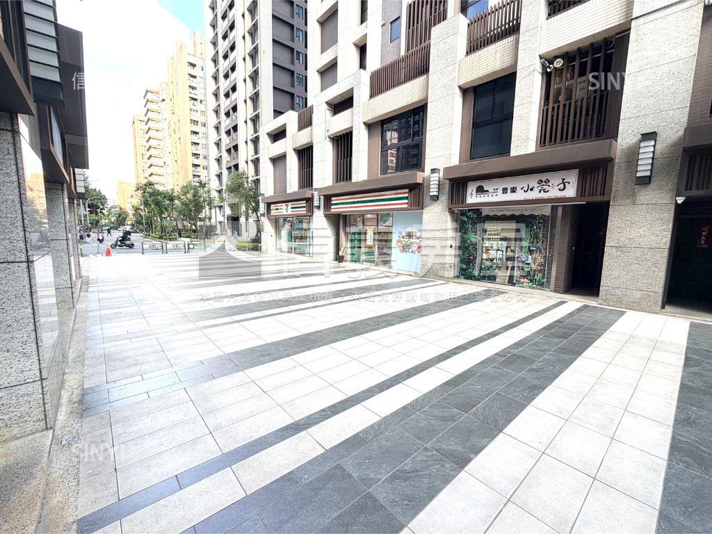 冠東城稀有店面房屋室內格局與周邊環境