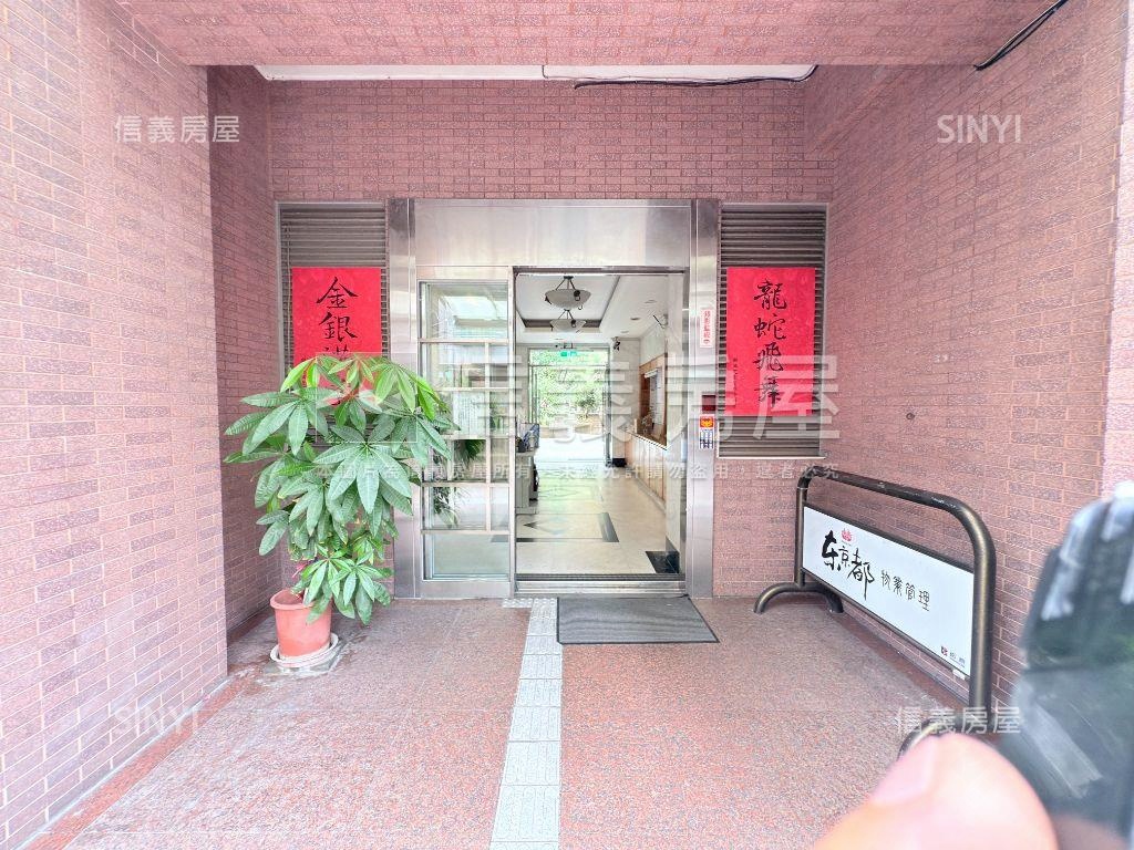 近捷運邊間高樓四房車位房屋室內格局與周邊環境