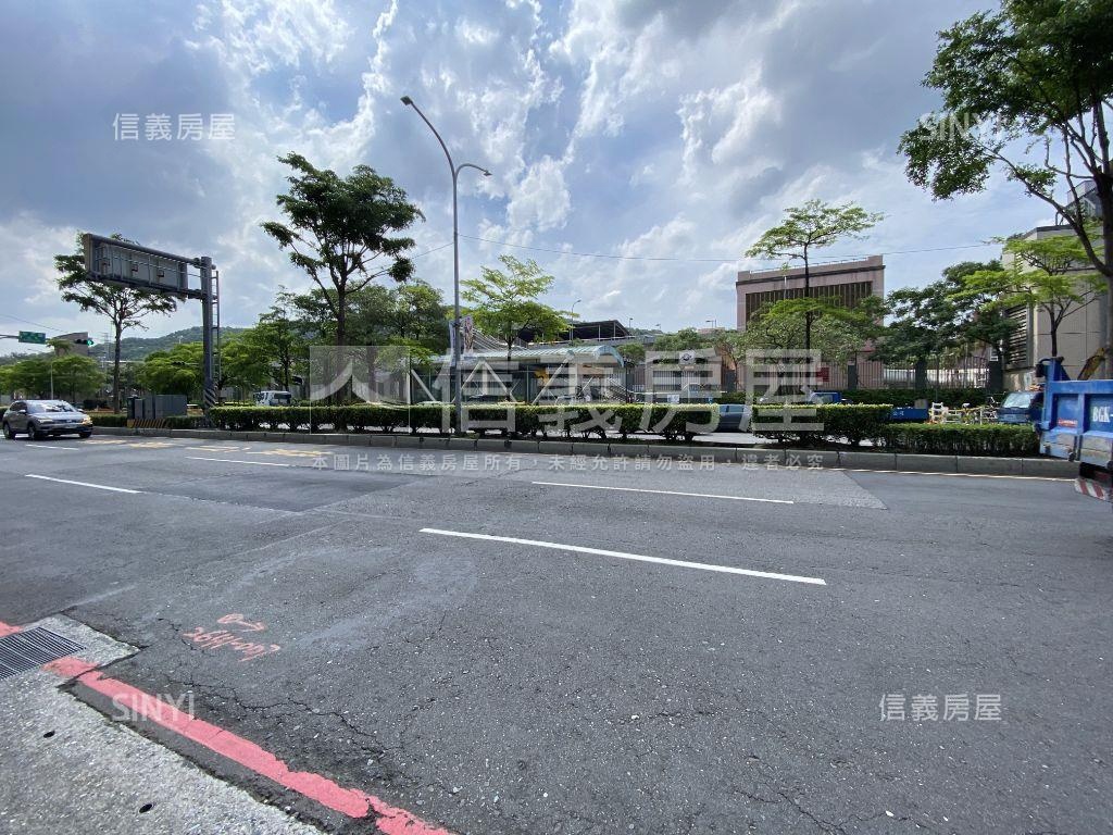 迴龍捷運醒目金店面房屋室內格局與周邊環境