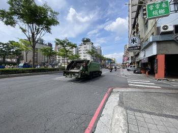 迴龍捷運醒目金店面