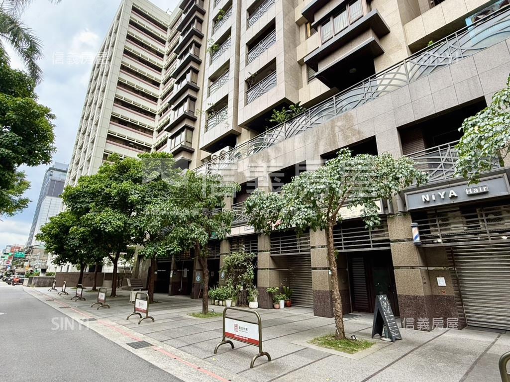 藏富稀有低總金店面房屋室內格局與周邊環境