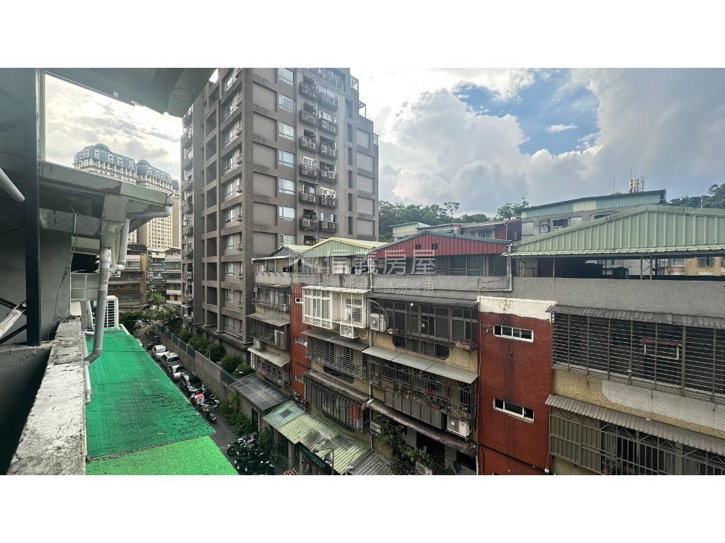 世新鑽石黃金收租美寓房屋室內格局與周邊環境