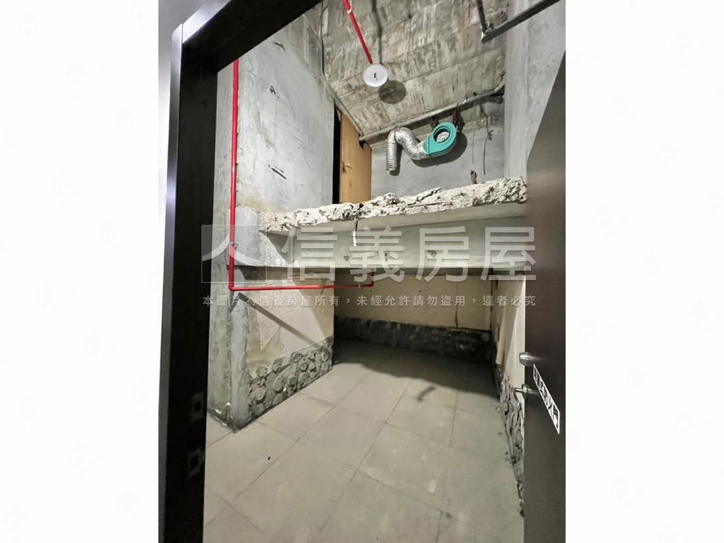 亞太投資廣場店面加地下室房屋室內格局與周邊環境