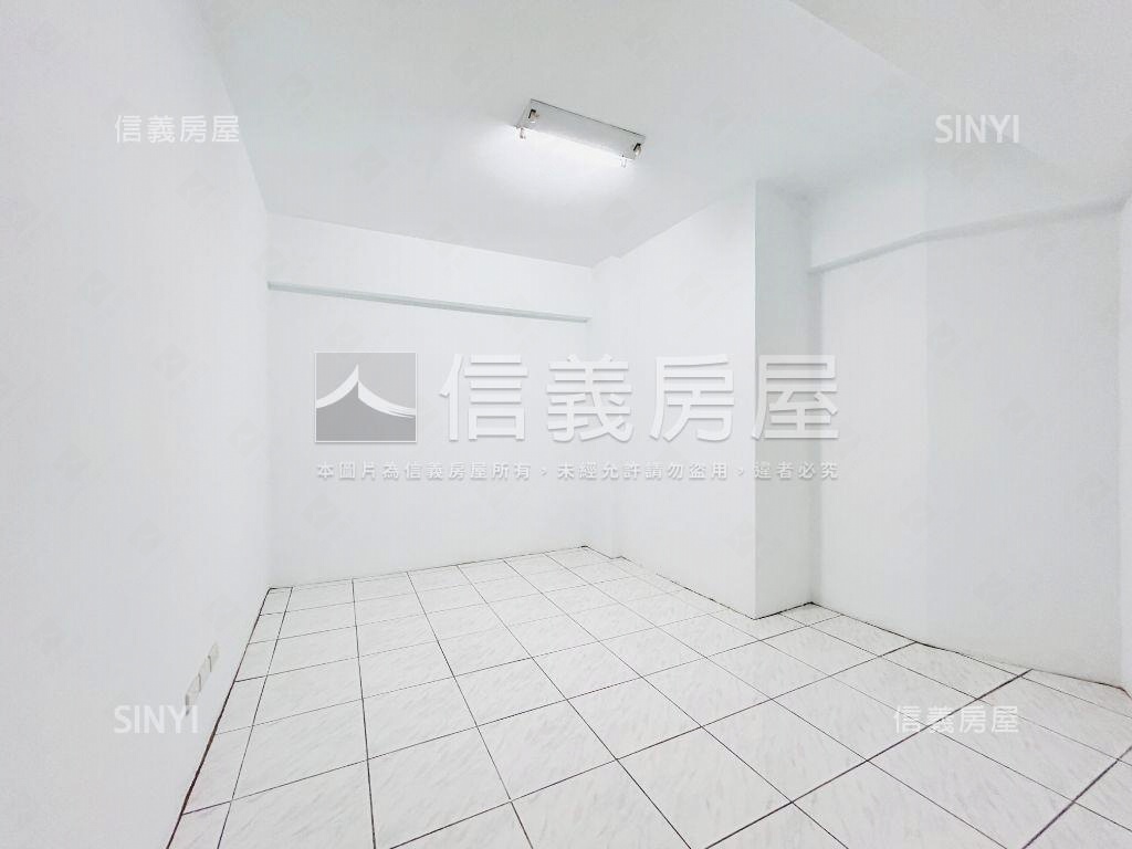 近六福路金店面房屋室內格局與周邊環境