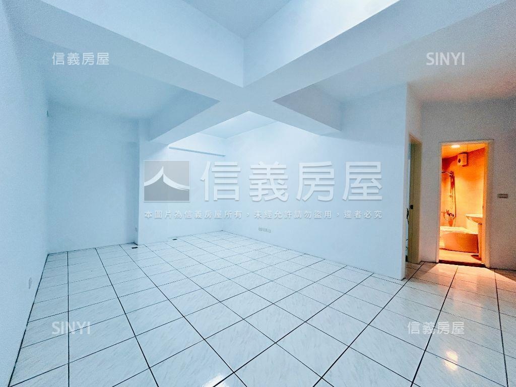 近六福路金店面房屋室內格局與周邊環境