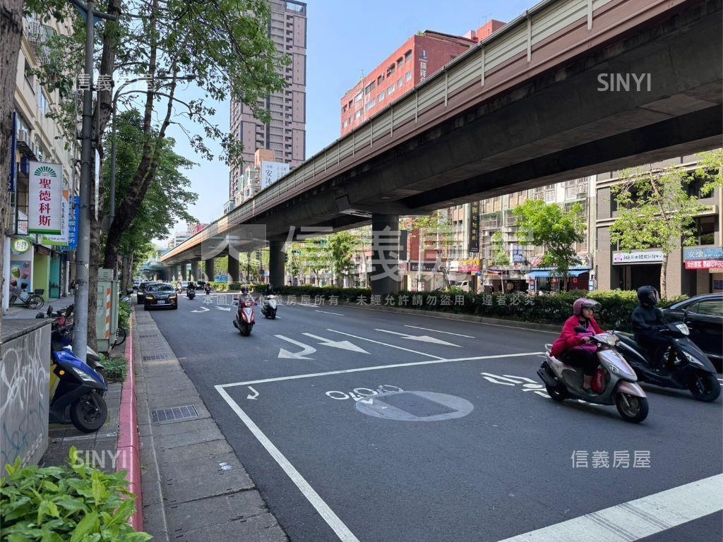 商三復興南路電梯美廈房屋室內格局與周邊環境