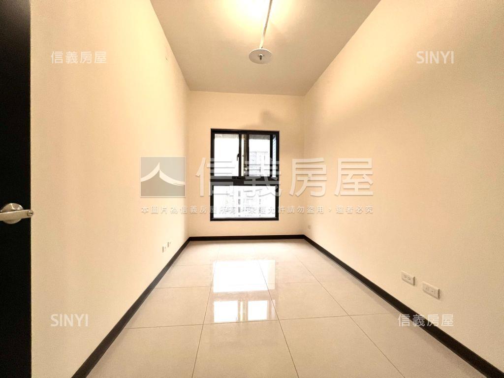 世界花園強案再現三房車位房屋室內格局與周邊環境