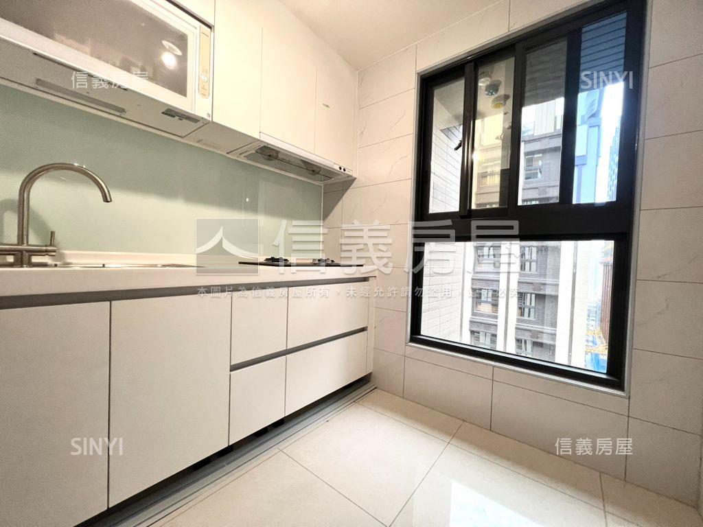 世界花園強案再現三房車位房屋室內格局與周邊環境