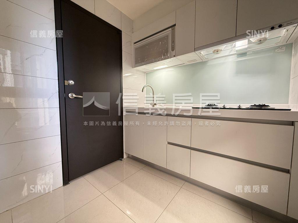 世界花園強案再現三房車位房屋室內格局與周邊環境