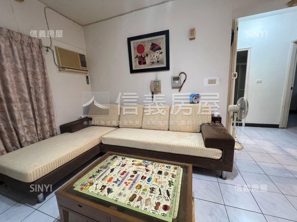 市政府旁電梯兩房兩衛車位房屋室內格局與周邊環境