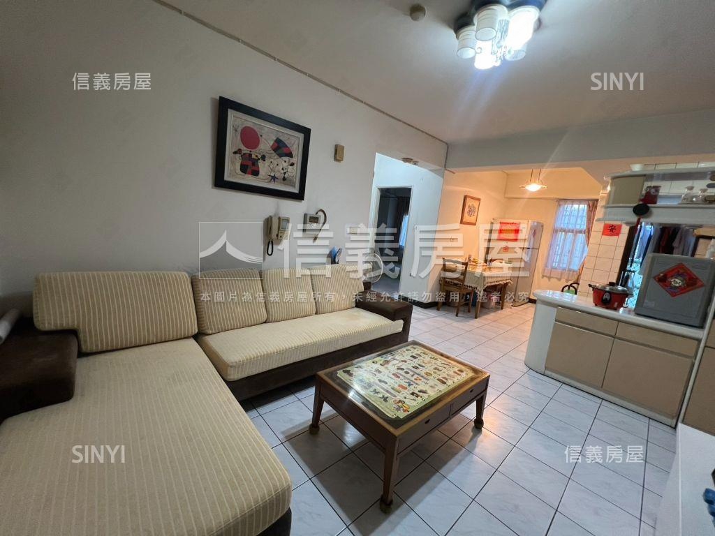 市政府旁電梯兩房兩衛車位房屋室內格局與周邊環境