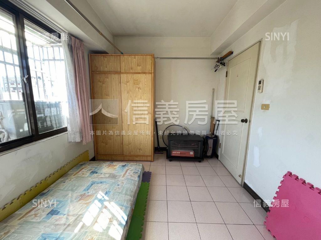 市政府旁電梯兩房兩衛車位房屋室內格局與周邊環境