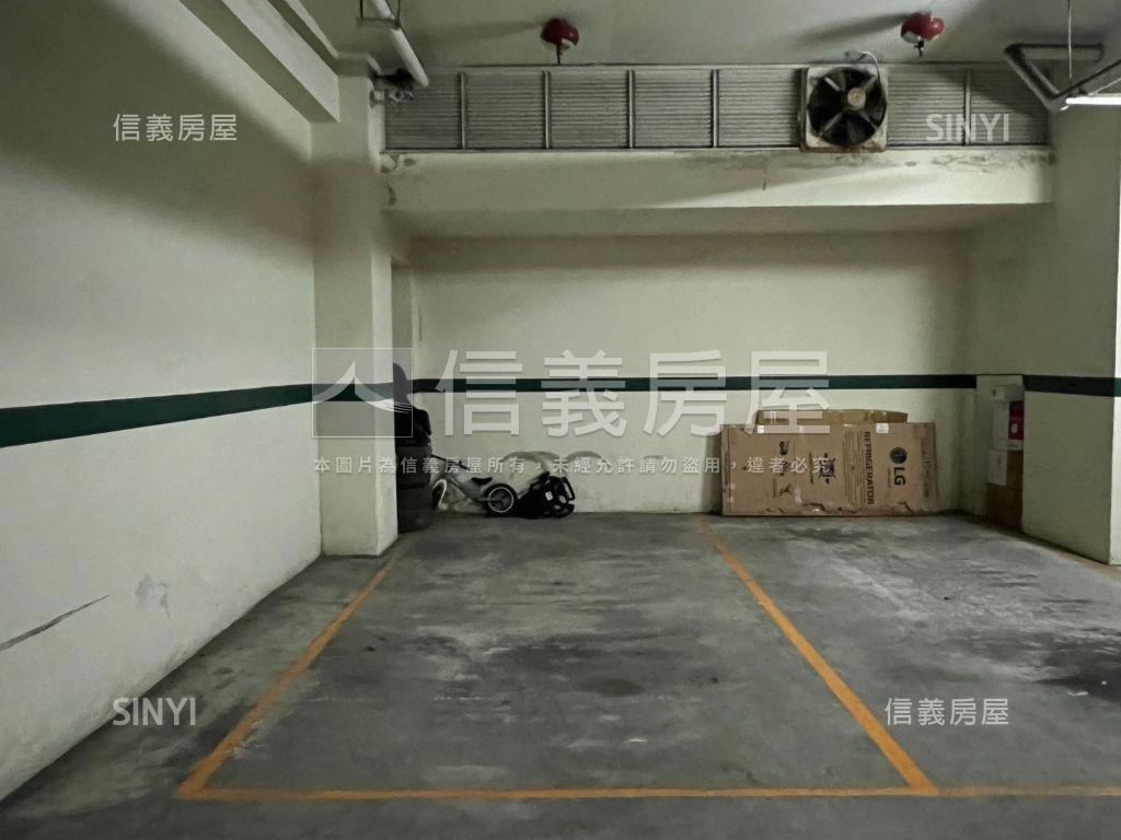 市政府旁電梯兩房兩衛車位房屋室內格局與周邊環境