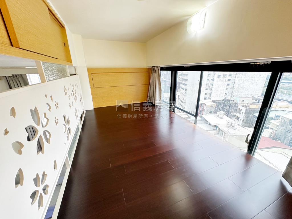 高雄雙軌屋況佳採光美宅房屋室內格局與周邊環境