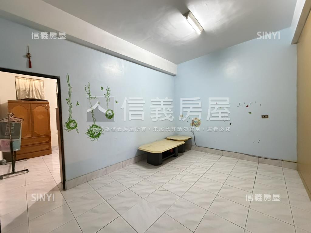 橋科附近正路上黃金店面房屋室內格局與周邊環境