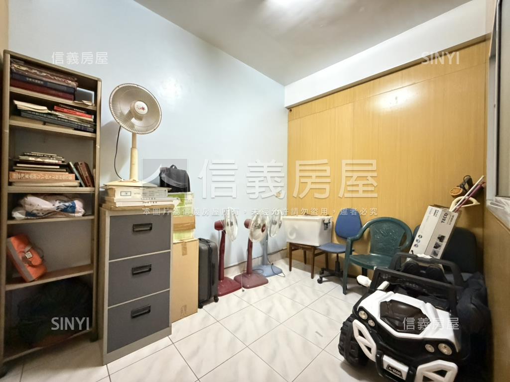 橋科附近正路上黃金店面房屋室內格局與周邊環境