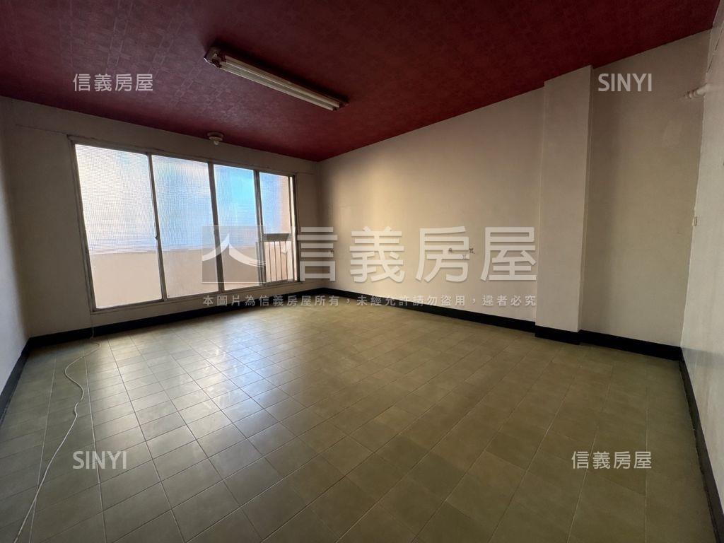 台南臨路２＋１房一室透天房屋室內格局與周邊環境