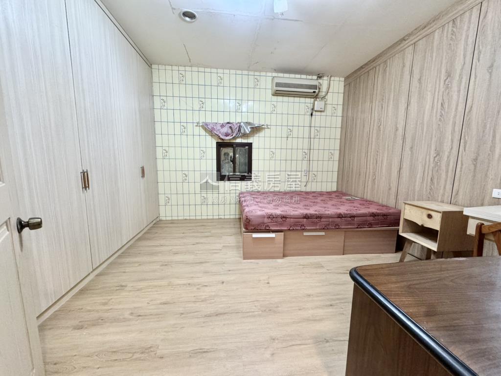 山腳臨路大地坪透天房屋室內格局與周邊環境
