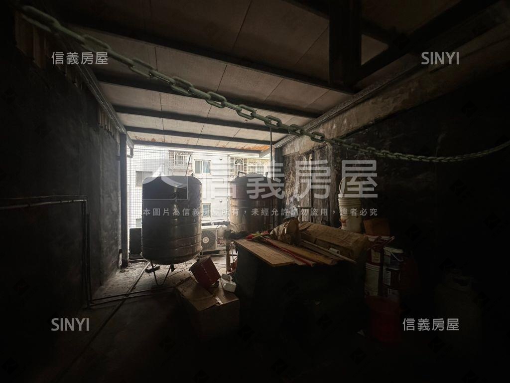 溪尾二樓好居所頂加大空間房屋室內格局與周邊環境