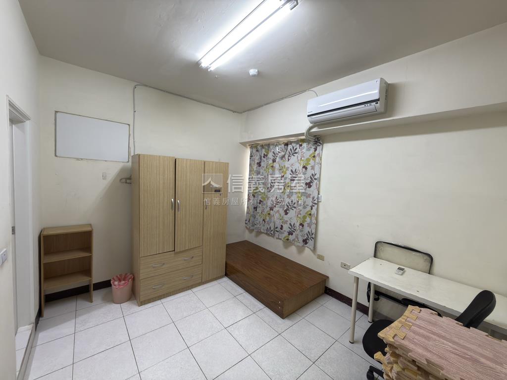 哈佛世家三房車位房屋室內格局與周邊環境