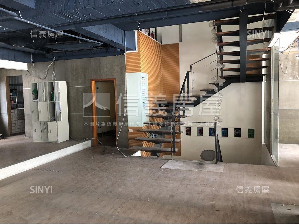 近美術館角窗醒目店霸房屋室內格局與周邊環境